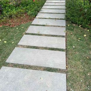 防城港 芝麻黑小区踏步、汀步石铺装效果