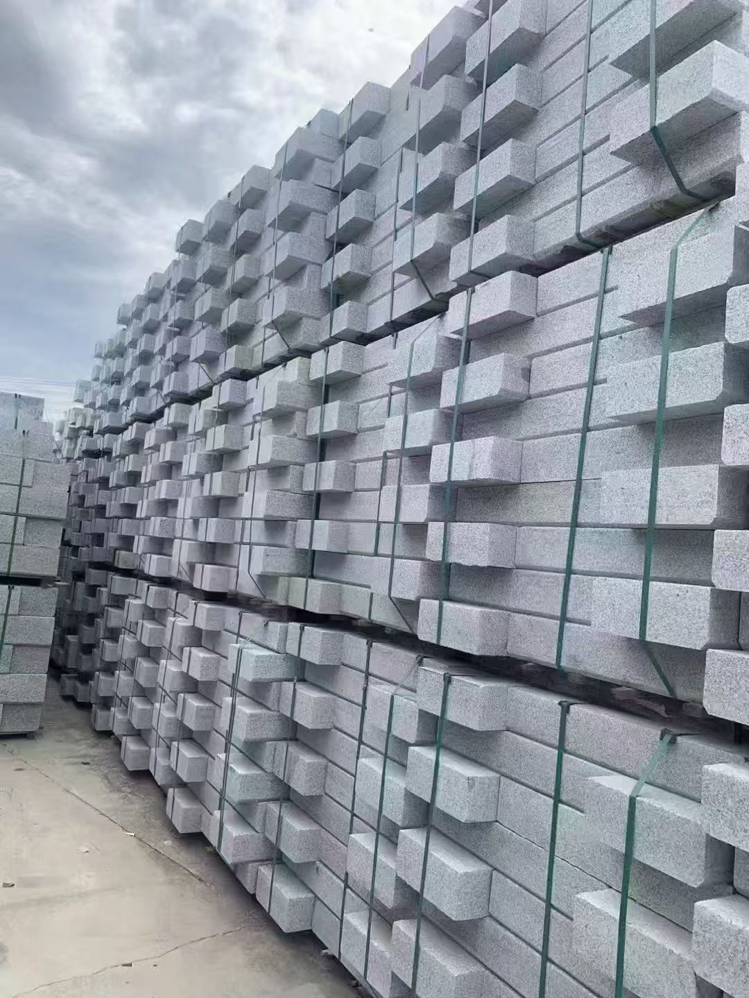 防城港 芝麻灰侧石