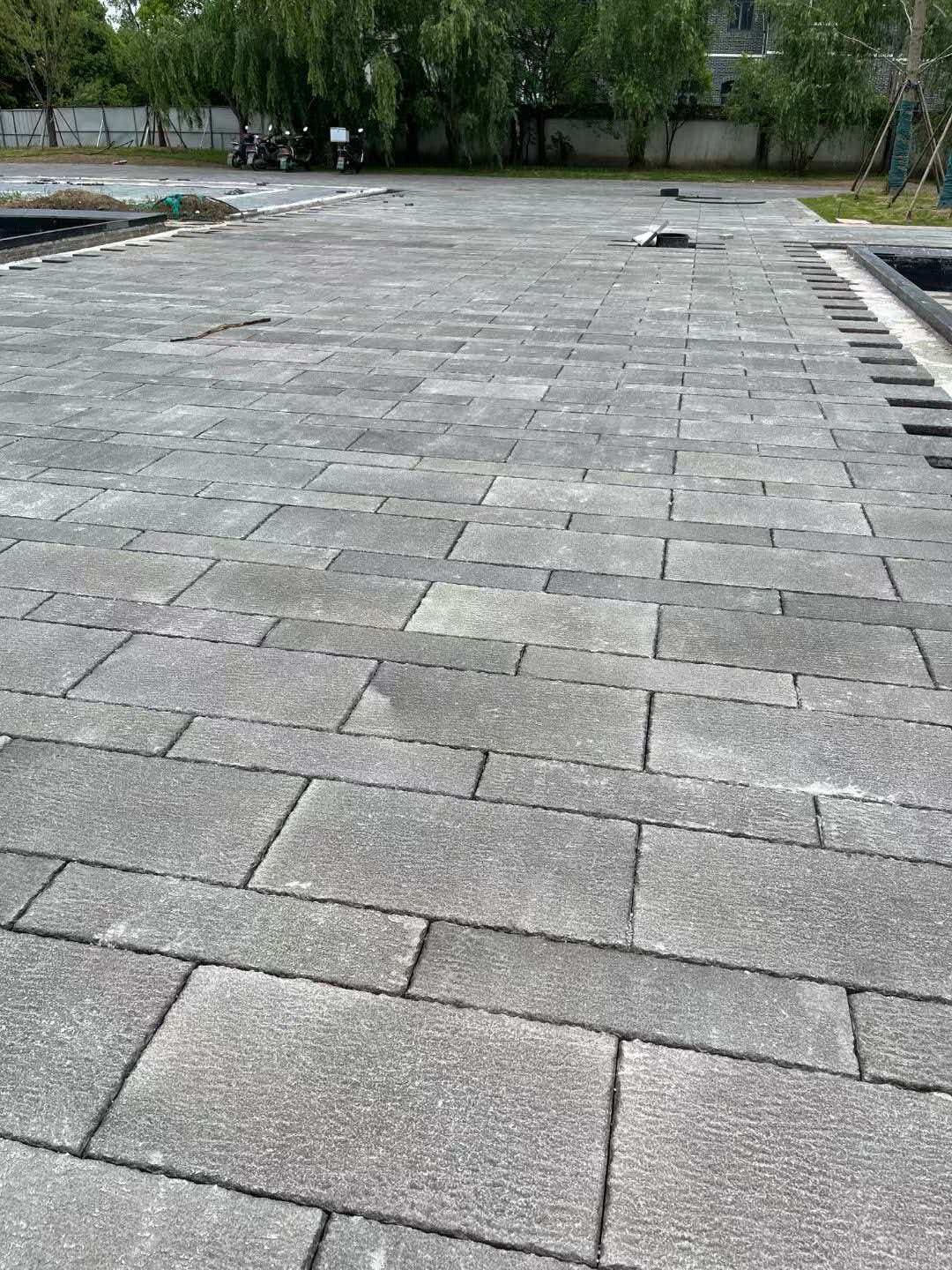 防城港 工地仿古石铺装现场实拍