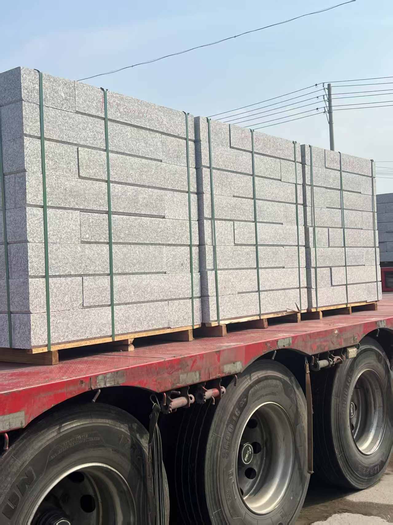 防城港 芙蓉白路沿石装车