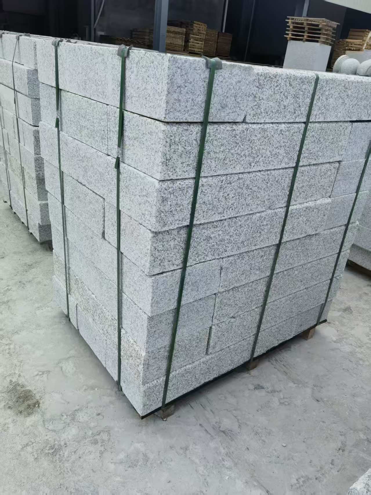 防城港 芙蓉白火烧两面路沿石