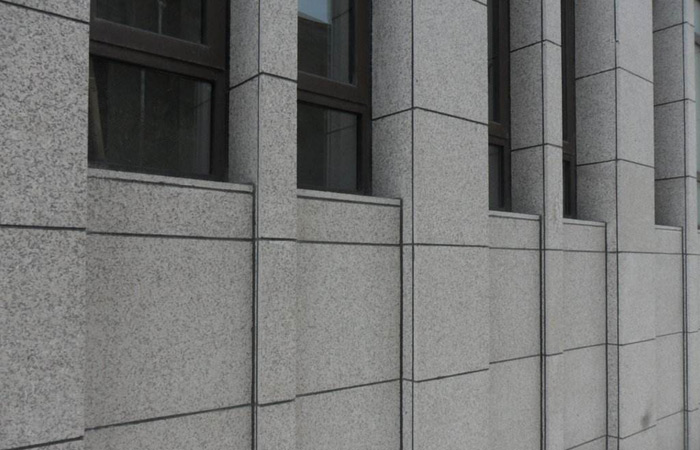 防城港芝麻灰外墙干挂石材及施工注意事项