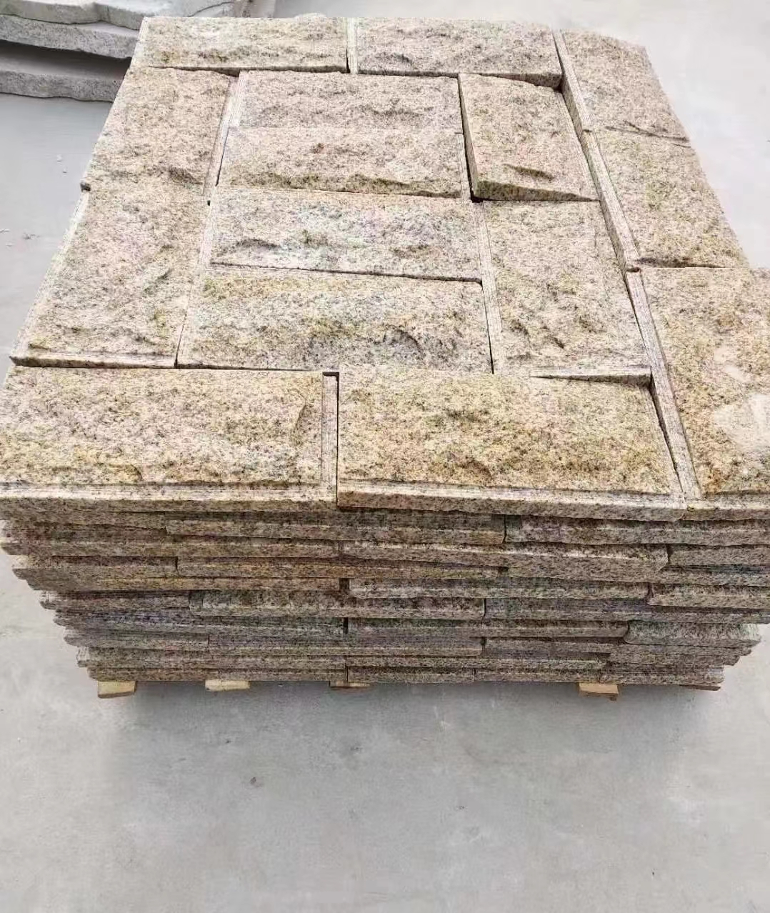 防城港黄锈石蘑菇石